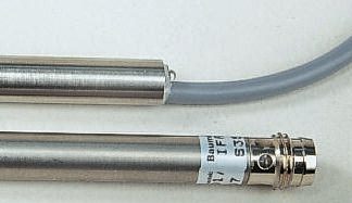 Sensore di prossimità Cilindro filettato Baumer, M8, rilevamento 2 mm, 10→ 30 V c.c.